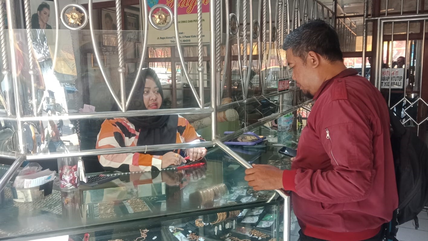 Juragan Emas Sragen Dwi Masitoh Maju Caleg DPRD Dari Partai Golkar Juragan Emas Sragen Dwi Masitoh Maju Caleg DPRD Dari Partai Golkar