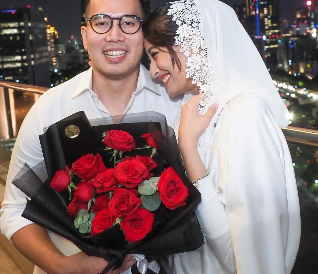 Kabar Bahagia Di Bulan Suci: Politisi Cantik Dyah Roro Esti Bertunangan Dengan Sosok Tampan Ini Kabar Bahagia Di Bulan Suci: Politisi Cantik Dyah Roro Esti Bertunangan Dengan Sosok Tampan Ini