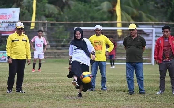 Indah Putri Indriani Nilai Mini Soccer Sumilin Cup I Bantu Perputaran Ekonomi Desa